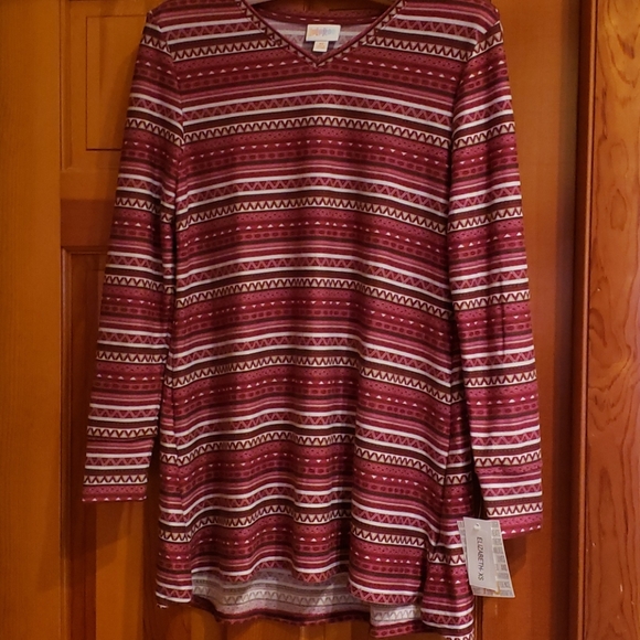 LuLaRoe Tops - NWT LuLaRoe Elizabeth XS
